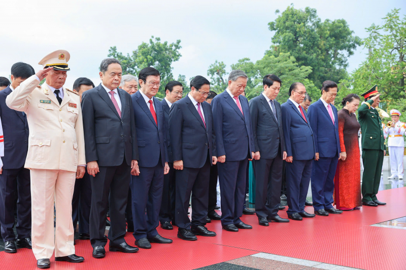 Lãnh đạo Đảng, Nhà nước, Bộ Công an vào Lăng viếng Bác -0