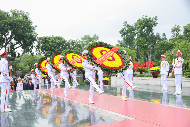 Lãnh đạo Đảng, Nhà nước, Bộ Công an vào Lăng viếng Bác -0