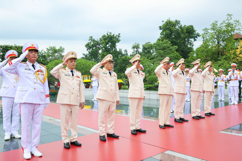 Lãnh đạo Đảng, Nhà nước, Bộ Công an vào Lăng viếng Bác -0