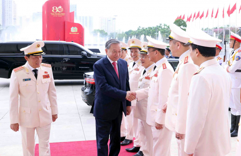 Kỷ niệm trọng thể 80 năm Ngày truyền thống CAND và đón nhận Huân chương Sao Vàng lần thứ 5 -2