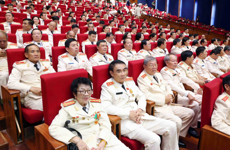 Khi xương sống thẳng, cơ bắp khỏe và trái tim ấm, CAND sẽ vượt qua mọi thử thách -5