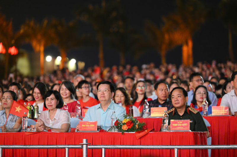Chương trình nghệ thuật “Tự hào Việt Nam”: Hoành tráng, mãn nhãn và đầy cảm xúc -0