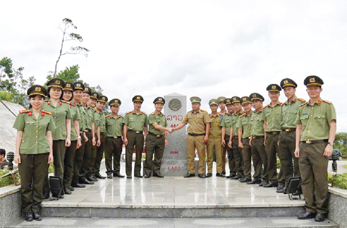 Trang 23: Chiến công thầm lặng ở vùng đất Cố đô -0