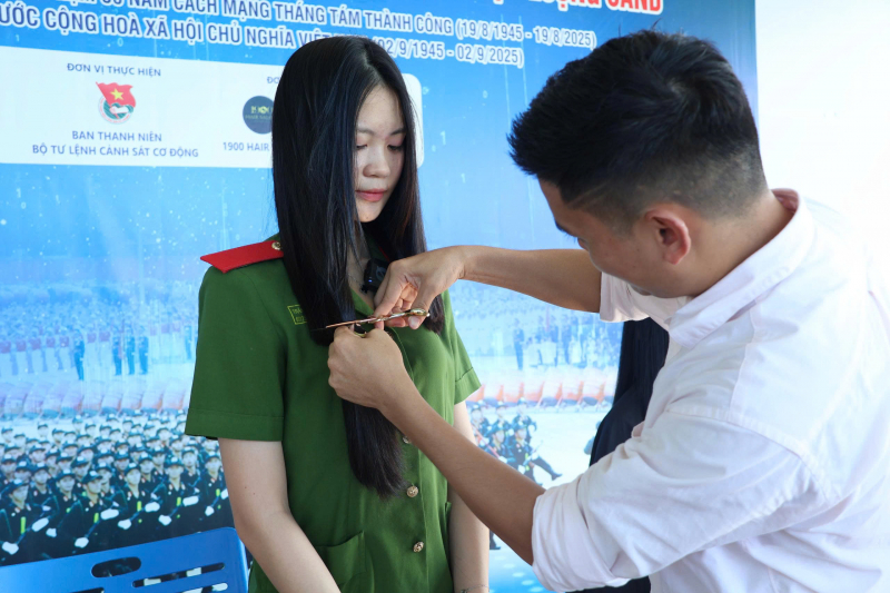 Những câu chuyện đặc biệt trên thao trường huấn luyện diễu binh  A80 -0