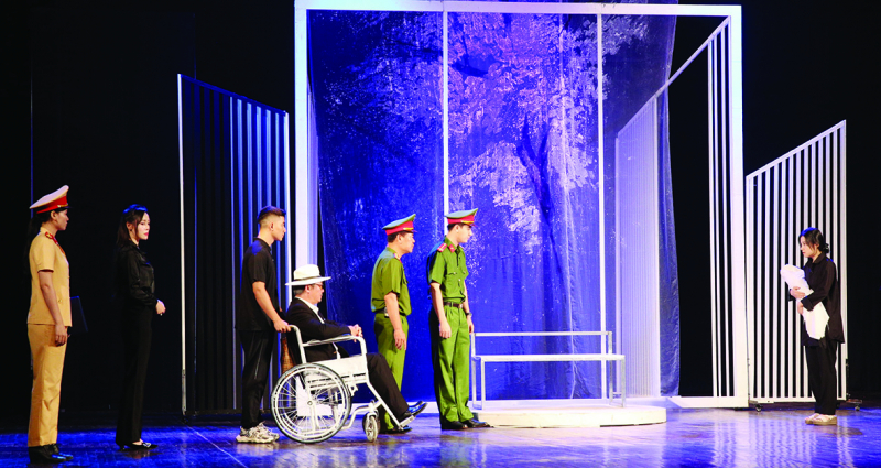 DB39 - The image of the police officer through stage festivals -0