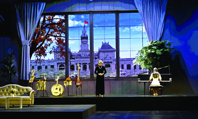 DB39 - The image of the police officer through stage festivals -0