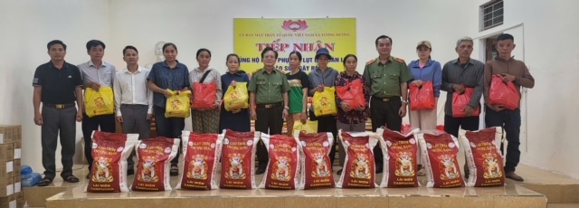 Các Tướng lĩnh và Anh hùng LLVT CAND quê hương Nghệ An hỗ trợ người dân vùng lũ -0