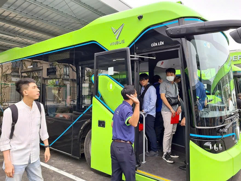 Hà Nội khai trương tuyến buýt điện miễn phí kết nối Lăng Bác - Bờ Hồ -0