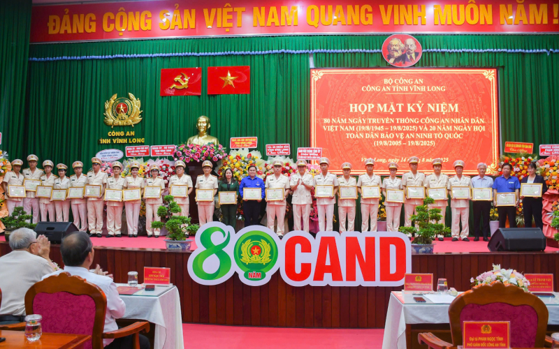 Công an Đồng Tháp họp mặt Kỷ niệm 80 năm Ngày truyền thống CAND -0