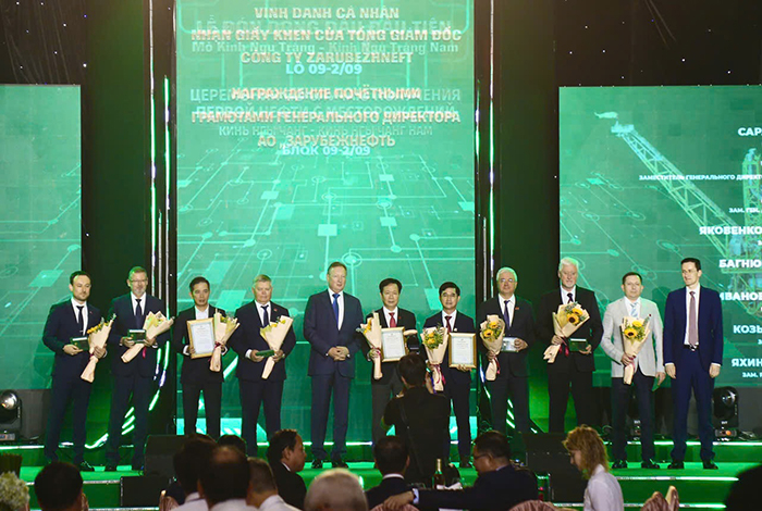 Vietsovpetro đón dòng dầu đầu tiên từ mỏ Kình Ngư Trắng - Kình Ngư Trắng Nam -0