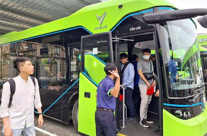 Hà Nội khai trương tuyến buýt điện miễn phí kết nối Lăng Bác - Bờ Hồ -0