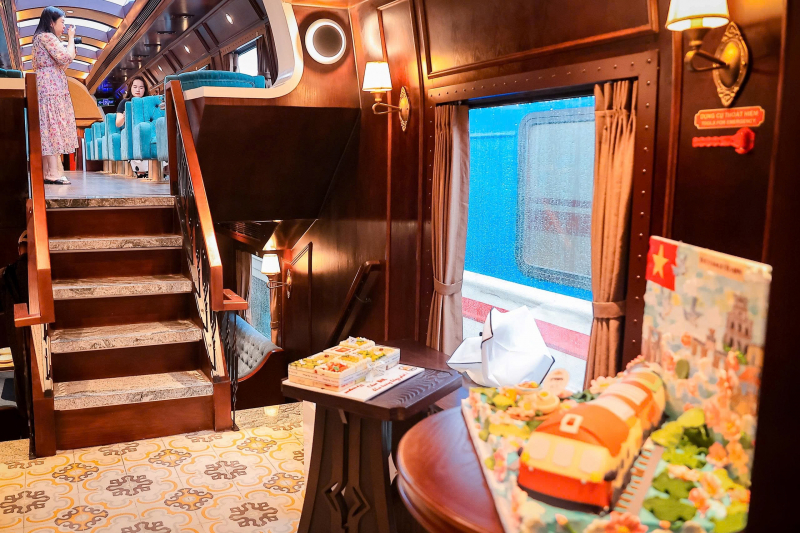 Hôm nay, Đường sắt Việt Nam ra mắt Đoàn tàu 5 cửa ô và hệ thống kiểm soát vé bằng công nghệ sinh trắc học -0