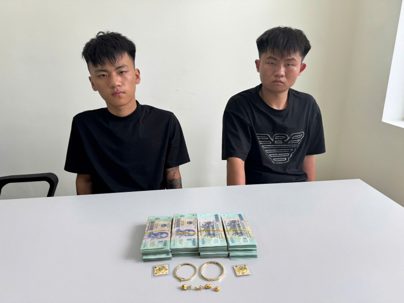 Khách nước ngoài tra tay vào “lắc bạc” vì trộm tiền và nhẫn vàng của đồng hương -0