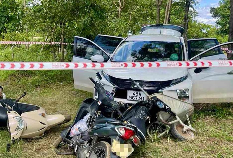 Nhóm đối tượng chơi ma túy trong ôtô, tông xe vào lực lượng Công an -0