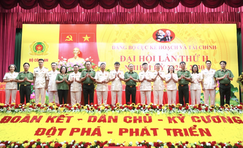 Lấy chi bộ tốt làm hạt nhân để xây dựng Đảng bộ Cục Kế hoạch và Tài chính vững mạnh -0