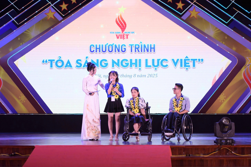 ផ្តល់កិត្តិយសដល់យុវជនឆ្នើមចំនួន២៥នាក់នៅទូទាំងប្រទេស -០