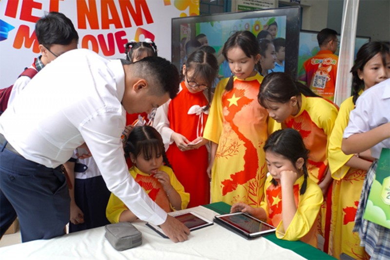 Phụ huynh lưu ý để tránh mua phải sách giáo khoa giả -0