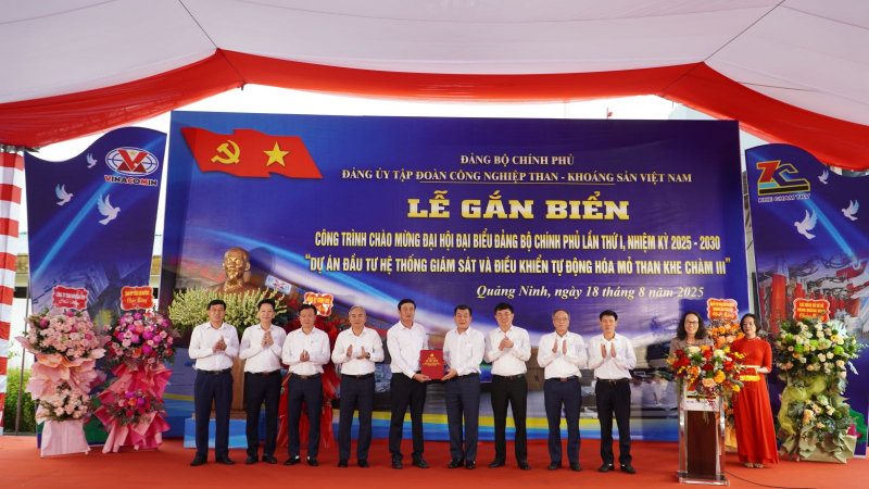 Đảng ủy TKV gắn biển công trình chào mừng Đại hội đại biểu Đảng bộ Chính phủ lần thứ I, nhiệm kỳ 2025 - 2030 -0