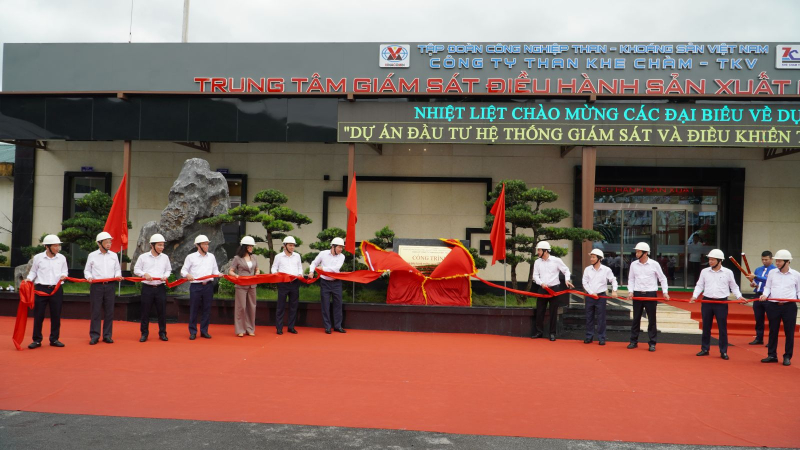 Đảng ủy TKV gắn biển công trình chào mừng Đại hội đại biểu Đảng bộ Chính phủ lần thứ I, nhiệm kỳ 2025 - 2030 -0