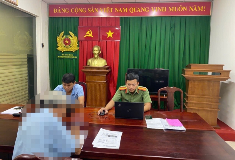 Xử phạt 2 cá nhân chia sẻ thông tin sai sự thật trên không gian mạng -0