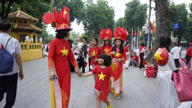 Hà Nội rực rỡ sắc đỏ, háo hức chờ xem tổng hợp luyện diễu binh -0