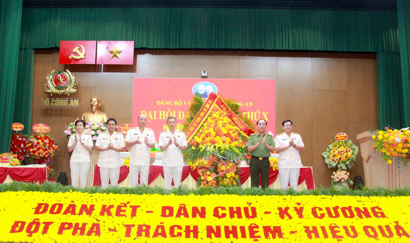 Phát huy truyền thống Văn phòng Bộ Công an, đổi mới công tác tham mưu linh hoạt, kịp thời -0