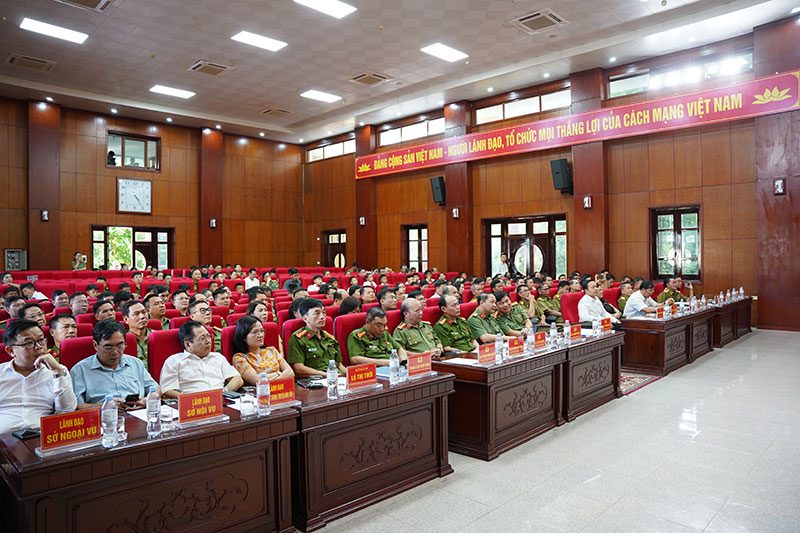 Tiếp nhận Chương trình “Con nuôi Công an Điện Biên” và lưu học sinh 6 tỉnh Bắc Lào -0