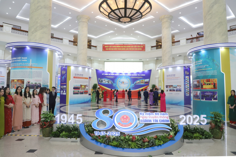 Triển lãm Ngành Tài chính:  Từ “thắt lưng buộc bụng” đến rường cột tài chính nước nhà -0