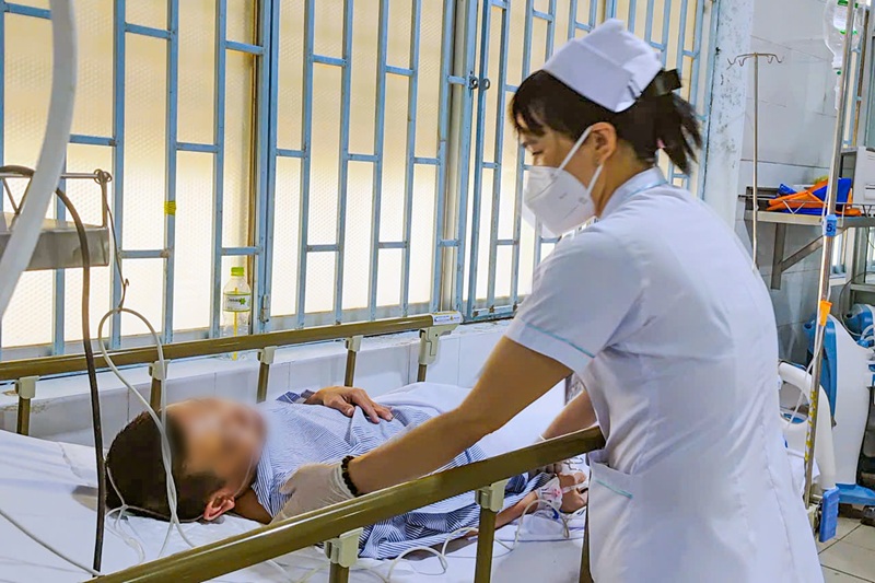 Ăn cá nóc gạo um bún, cặp vợ chồng suýt mất mạng -0