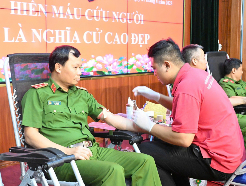 Cục Cảnh sát hình sự tham gia hiến máu tình nguyện “Một giọt máu cho đi – Một cuộc đời ở lại” -0