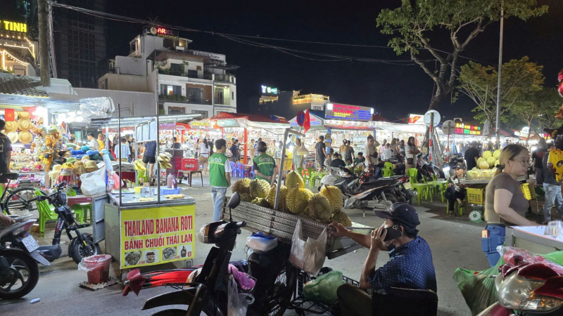 Đà Nẵng: Chấn chỉnh “bát nháo” hàng rong tại chợ đêm Sơn Trà -2