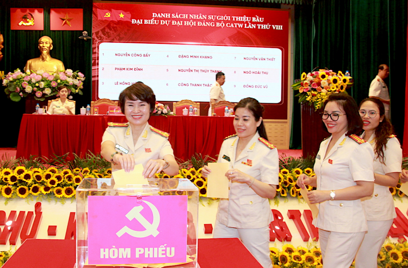 Phát huy vai trò công tác chính trị, tư tưởng trong các mặt công tác Công an -1