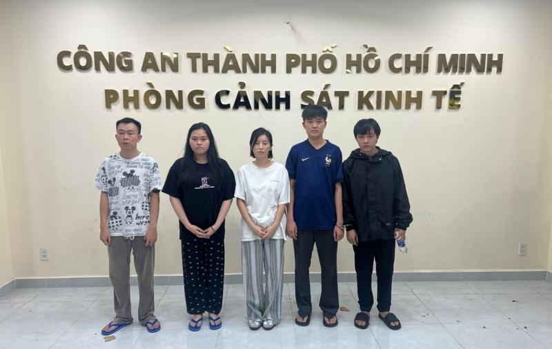 Bắt tạm giam nhiều đối tượng buôn bán, tàng trữ và tổ chức cho khách sử dụng “khí cười” -0