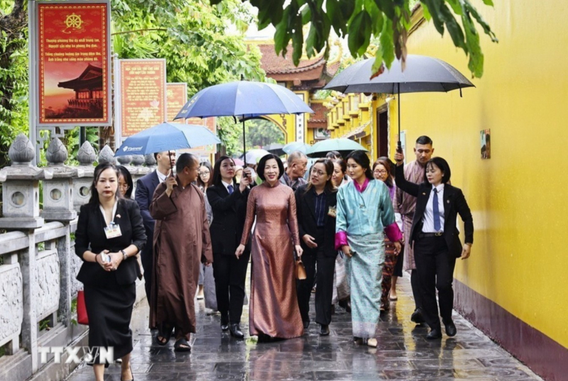 Quốc vương Bhutan và Hoàng hậu kết thúc chuyến thăm cấp Nhà nước tới Việt Nam -0