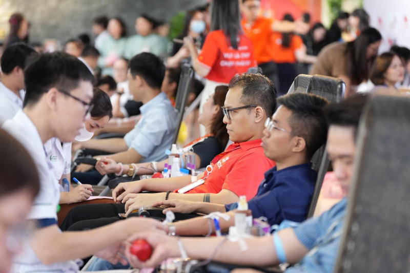 Giọt thương 2025: Cán bộ, nhân viên ROX Group chung tay hiến máu, lan tỏa giá trị sống đẹp  -0