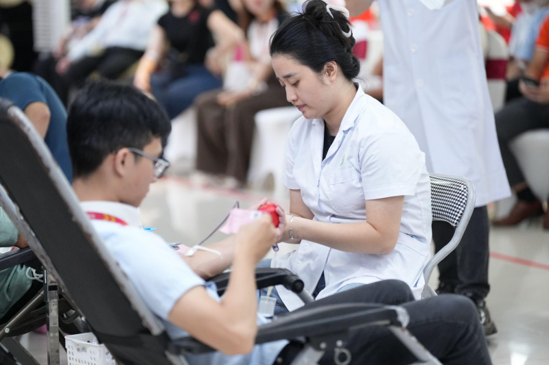 Giọt thương 2025: Cán bộ, nhân viên ROX Group chung tay hiến máu, lan tỏa giá trị sống đẹp  -0