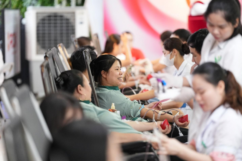 Giọt thương 2025: Cán bộ, nhân viên ROX Group chung tay hiến máu, lan tỏa giá trị sống đẹp  -0