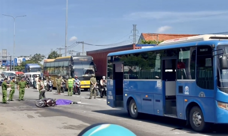 Va chạm với xe buýt, nữ sinh viên năm 3 ngành du lịch tử vong tại chỗ -1