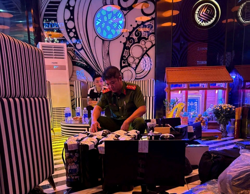 Triệt phá cơ sở  90’s House buôn bán “khí cười”, thu lợi bất chính hàng chục tỷ đồng -0