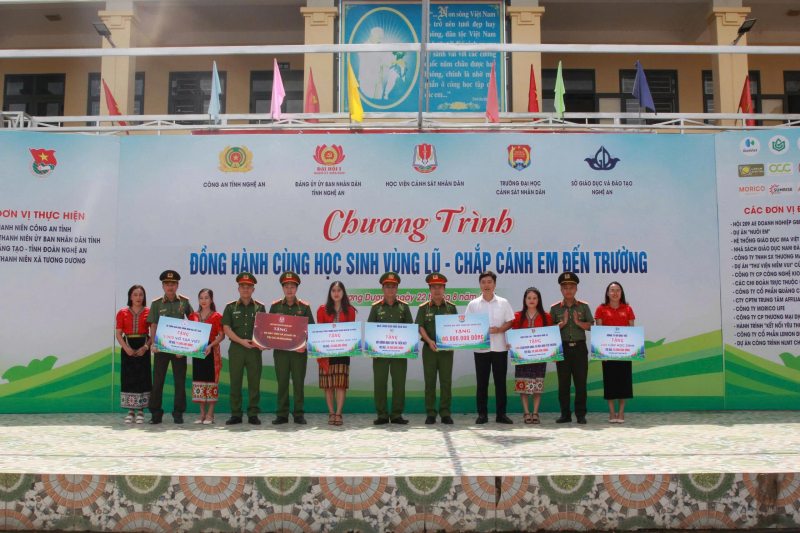 z6932861220393_894432d4a8eb647e0555bf794e0b3e19.jpg -0