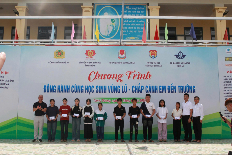 z6932863986784_26213665e47fa5d1133e8127e11ad8ec.jpg -0