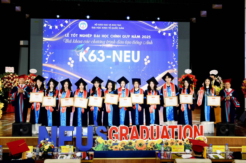 សាកលវិទ្យាល័យសេដ្ឋកិច្ចជាតិផ្តល់សញ្ញាបត្រដល់និស្សិតទើបបញ្ចប់ការសិក្សាថ្មីចំនួន ៤.៦១២នាក់ -០