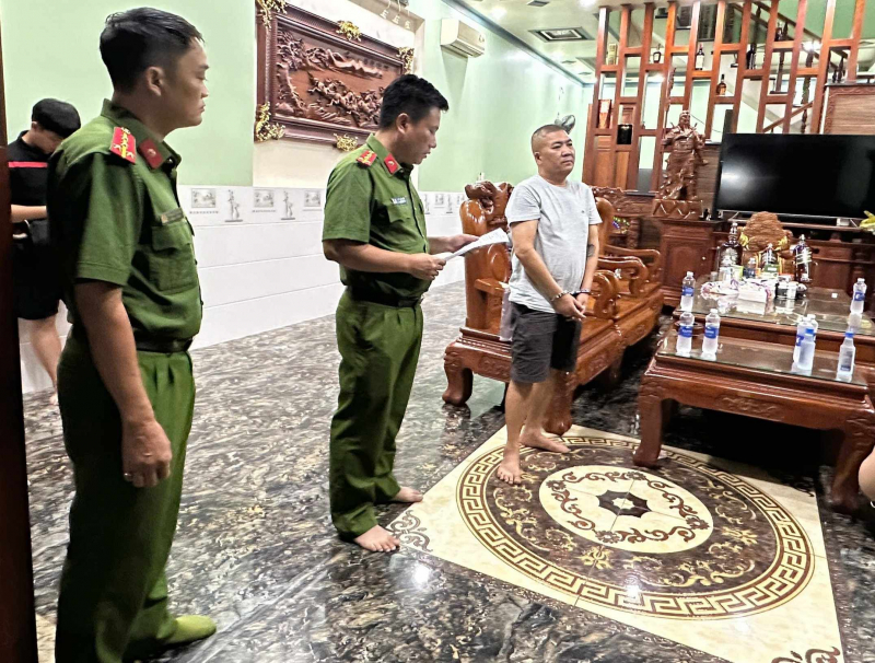 Bắt khẩn cấp đối tượng “Tuấn trọc” do tranh chấp đất đai -0