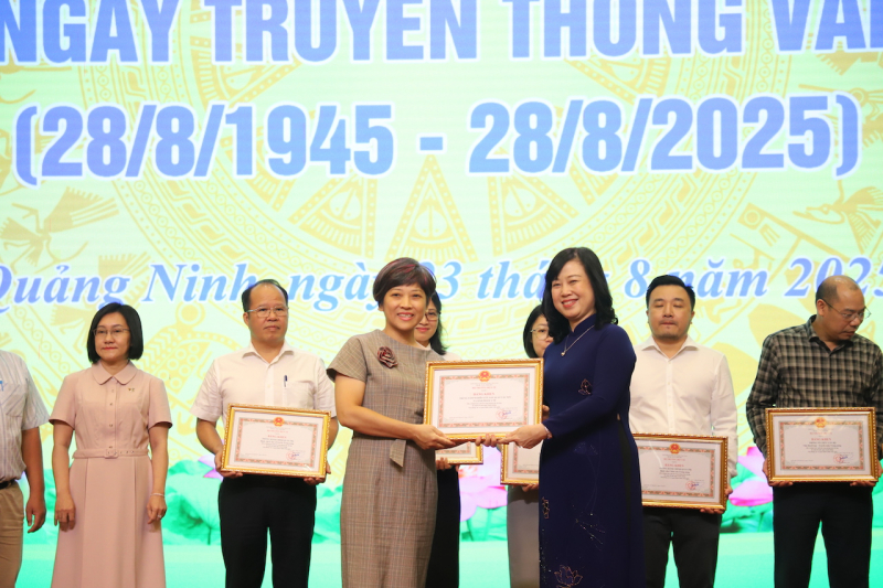 Ghi nhận những đóng góp thầm lặng của Văn phòng ngành Y tế trong 80 năm thành lập -0