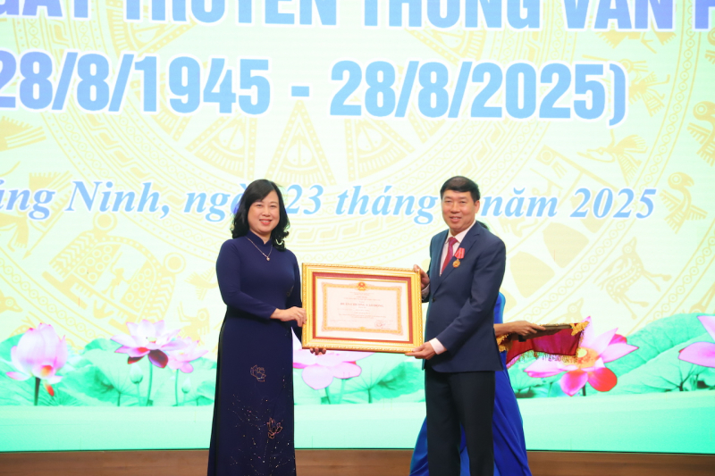 Ghi nhận những đóng góp thầm lặng của Văn phòng ngành Y tế trong 80 năm thành lập -0