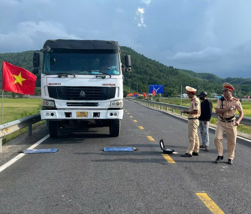 Phát hiện, xử lý 287 trường hợp xe quá khổ, quá tải -0