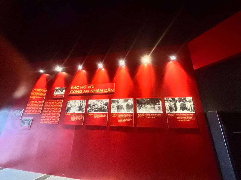 Hoành tráng và tự hào Triển lãm “Công an nhân dân - 80 năm vì an ninh Tổ quốc, vì hạnh phúc Nhân dân” -0