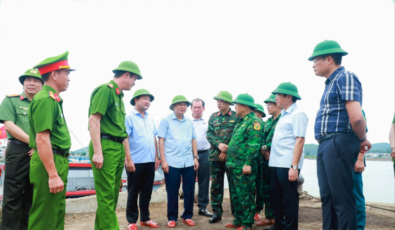 Công an Nghệ An xuất quân hỗ trợ các địa phương ven biển phòng, chống bão số 5 -0