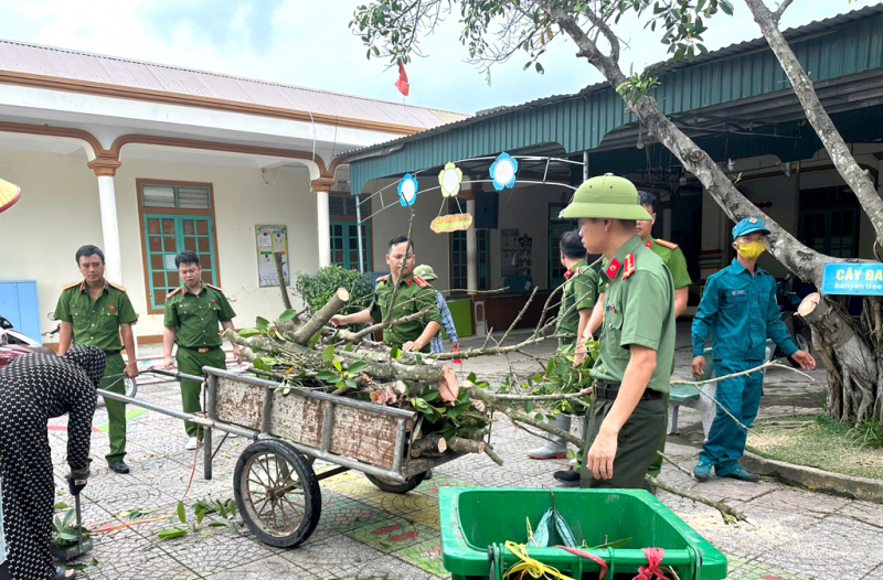 Công an Nghệ An xuất quân hỗ trợ các địa phương ven biển phòng, chống bão số 5 -0