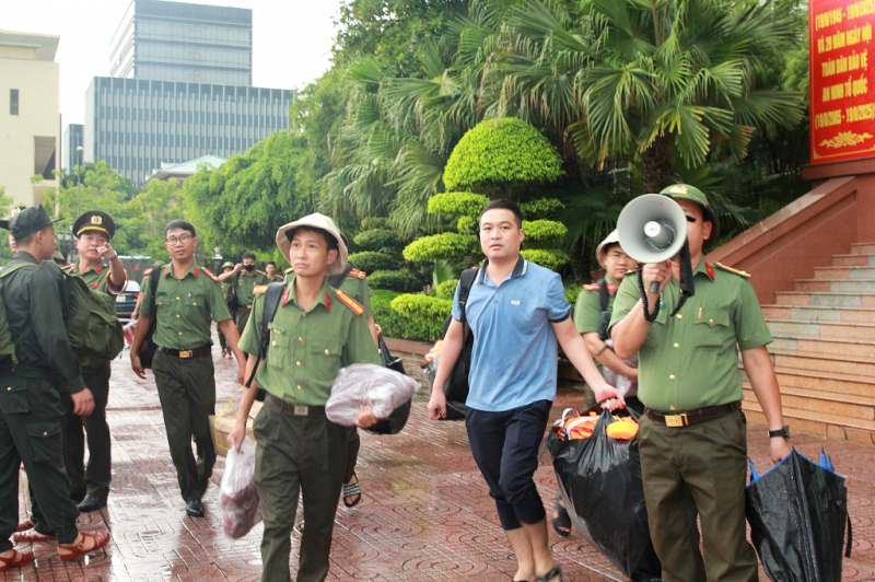Công an Nghệ An xuất quân hỗ trợ các địa phương ven biển phòng, chống bão số 5 -0